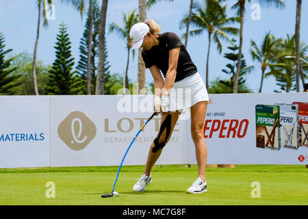 13 avril 2018 - Michelle Wie hits son coup de départ au 18e trou lors de la troisième ronde de la Lotte Championship présenté par Hershey à Ko Olina Golf Club à Kapolei, HI Banque D'Images