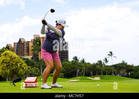 13 avril 2018 - Shanshan Feng frappe son coup de départ au 10e trou lors de la troisième ronde de la Lotte Championship présenté par Hershey à Ko Olina Golf Club à Kapolei, HI Banque D'Images