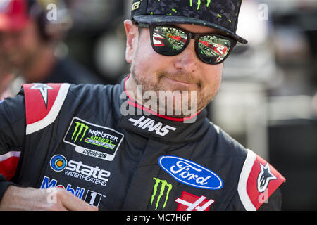 Bristol, Tennessee, USA. 13 avr, 2018. 13 avril 2018 - Bristol, Tennessee, USA : Kurt Busch (41) s'apprête à se qualifier pour la ville des aliments 500 à Bristol Motor Speedway à Bristol, Tennessee. Crédit : Stephen A. Arce/ASP/ZUMA/Alamy Fil Live News Banque D'Images