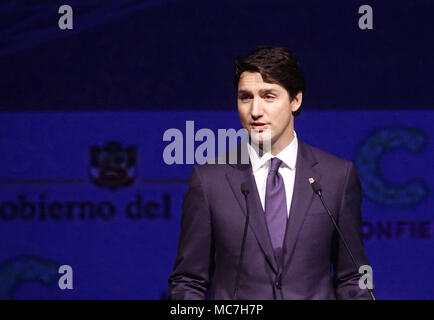 Lima, Pérou. 13 avr, 2018. Le premier ministre du Canada, Justin Trudeau parle lors du Troisième Sommet des Amériques tenu à Lima, Pérou, le 13 avril 2018. Le Sommet des affaires des Amériques a été ouverte le jeudi, avant le huitième Sommet des Amériques, prévue pour vendredi et samedi. Credit : Xu Rui/Xinhua/Alamy Live News Banque D'Images