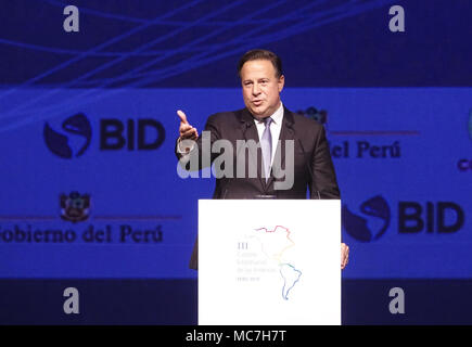 Lima, Pérou. 13 avr, 2018. Le Président panaméen Juan Carlos Varela parle lors du Troisième Sommet des Amériques tenu à Lima, Pérou, le 13 avril 2018. Le Sommet des affaires des Amériques a été ouverte le jeudi, avant le huitième Sommet des Amériques, prévue pour vendredi et samedi. Credit : Xu Rui/Xinhua/Alamy Live News Banque D'Images