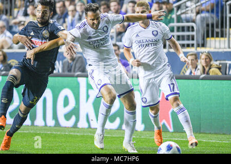 Chester, Pennsylvanie, USA. 13 avr, 2018. L'Union de Philadelphie est réel, Matthieu (32) en action contre la ville d'Orlando (RJ 27), Allen et CHRIS MUELLER, (17), au stade de l'énergie Talen Chester Ohio Crédit : Ricky Fitchett/ZUMA/Alamy Fil Live News Banque D'Images