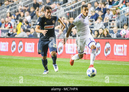 Chester, Pennsylvanie, USA. 13 avr, 2018. L'Union de Philadelphie, ILSINHO (25), en action contre la ville d'Orlando MOHAMED EL-MUNIR (13) au stade de l'énergie Talen Chester Ohio Crédit : Ricky Fitchett/ZUMA/Alamy Fil Live News Banque D'Images