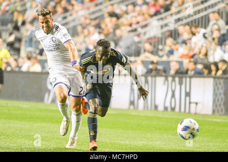 Chester, Pennsylvanie, USA. 13 avr, 2018. L'Union de Philadelphie, DAVID ACCAM (7) en action contre la ville d'Orlando SCOTT SUTTER (21) au stade de l'énergie Talen Chester Ohio Crédit : Ricky Fitchett/ZUMA/Alamy Fil Live News Banque D'Images