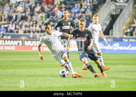 Chester, Pennsylvanie, USA. 13 avr, 2018. L'Union de Philadelphie BOREK DOCKAL (10), en action contre la ville d'Orlando YOSHIMAR YOTUN (19) au stade de l'énergie Talen Chester Ohio Crédit : Ricky Fitchett/ZUMA/Alamy Fil Live News Banque D'Images