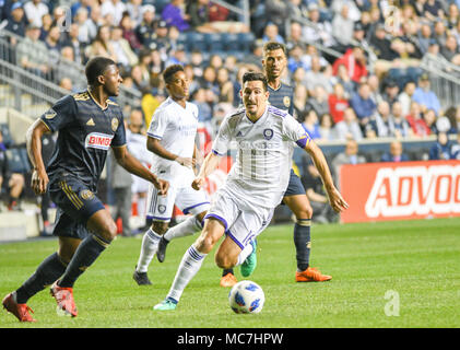 Chester, Pennsylvanie, USA. 13 avr, 2018. L'Union de Philadelphie's FAFA PICAULT (9), dans l'action contre la ville d'Orlando JOSUE COLMAN (10) au stade de l'énergie Talen Chester Ohio Crédit : Ricky Fitchett/ZUMA/Alamy Fil Live News Banque D'Images