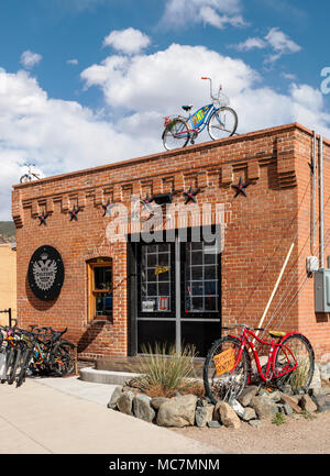 La culture sous Cyclery ; District historique national ; magasin de bicyclettes au centre-ville de Salida, Colorado, USA Banque D'Images