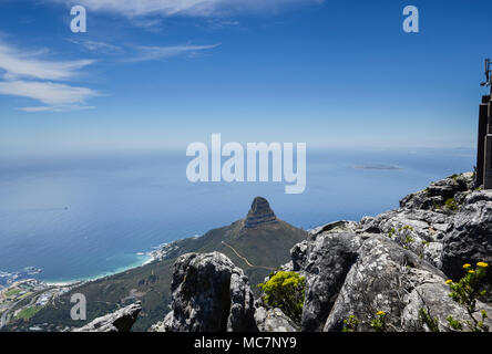 Tête de Lion mountain vu du haut de Table Mountain, Afrique du Sud Banque D'Images