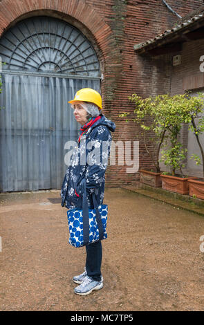 Senior woman tourist attendent d'entrer Domus Aurea Banque D'Images