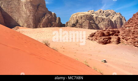 Dune de sable rouge, le désert de Wadi Rum, Jordanie Banque D'Images