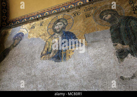 Le Deësis mosaïque, l'art chrétien antique montrant Christ, Vierge Marie et Jean le Baptiste, sur la galerie supérieure à l'intérieur de Sainte-sophie à Istanbul Banque D'Images