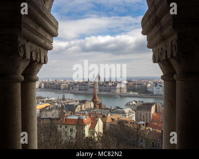 Vue panoramique de Budapest à partir du Bastion des Pêcheurs. Banque D'Images