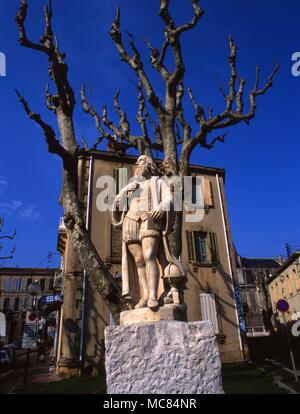 Statue de Nostradamus, sculptée par Joseph Re en 1866, et maintenant en place de Gaulle, Beauté [Provence]. Banque D'Images