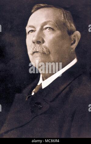 Phénomènes psychiques portrait photographique, de l'Evans studio, de Arthur Conan Doyle (1859-1930), Président du Collège Royal des Sciences psychiques Banque D'Images