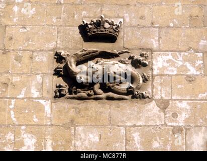 Salamander sur les murs de l'escalier orné du château de Blois, symbole du roi François I De France Banque D'Images