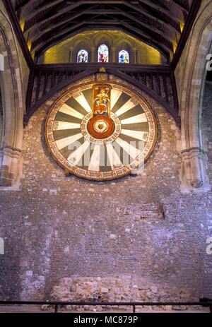 Le soi-disant roi Arthur Arthur's Table, à Castle Hall, Winchester. Les segments sont pour les chevaliers d'Arthur, qui a combiné dans la recherche du saint Graal. Tableau conçu pour une visite de la ville par l'Empereur Charles V. Banque D'Images