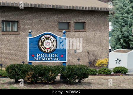 Agent de police Hope Mills mémorial en hommage à l'armée déchue et les braves qui protègent leur communauté Banque D'Images