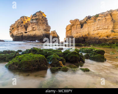 Praia de São Rafael (Sao Rafael Beach) dans la région de l'Algarve, au Portugal. Banque D'Images