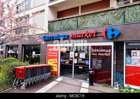 Carrefour Market - Paris - France Banque D'Images