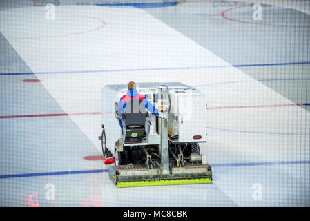 Nettoyage surfaceuse de patinoire de hockey sur glace Banque D'Images