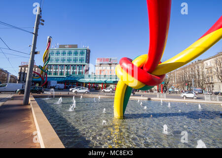 Milan, Novembre 2017 : la station de métro moderne à Milan avec aiguille et fil installation en fontaine sur la Piazzale Cadorna triennale, le Novembre 2017 i Banque D'Images