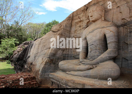 Bouddha assis à Polonnaruwa, Site du patrimoine mondial en Sri Lanka, qui est une ville ancienne et l'ancienne capitale du royaume de Polonnaruwa. Banque D'Images