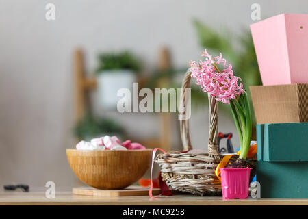 Prix Photo d'un fleuriste avec guimauve, coffrets cadeaux Banque D'Images