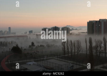 Tôt le matin, brouillard sur suburb à Ankara Turquie Banque D'Images