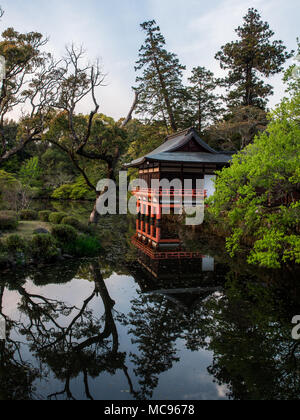 Nogakuden et réflexion, Usa Jingu, Oita, Kyushu, Japon Banque D'Images