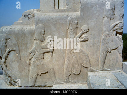 L'Empire achéménide. Persepolis. L'Apadana, d'une salle d'audience de Darius. Livraison d'hommages à l'roi perse par l'Cilicians vassal (nation), 5e siècle avant J.-C.. L'exécution des esclaves des cadeaux. République islamique d'Iran. Banque D'Images