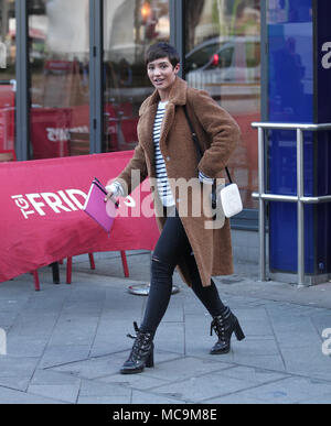 Londres, Royaume-Uni. 22 janvier, 2018. Frankie Sandford ( Pont ) de girlband le samedi vu quitter Global Media à Londres Banque D'Images