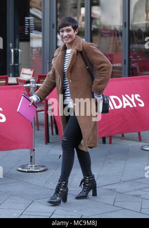 Londres, Royaume-Uni. 22 janvier, 2018. Frankie Sandford ( Pont ) de girlband le samedi vu quitter Global Media à Londres Banque D'Images