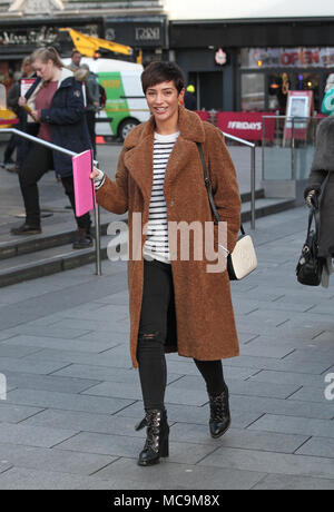 Londres, Royaume-Uni. 22 janvier, 2018. Frankie Sandford ( Pont ) de girlband le samedi vu quitter Global Media à Londres Banque D'Images