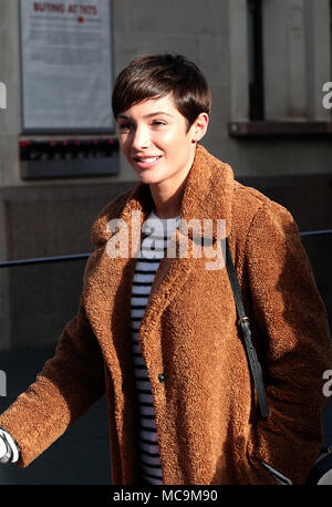 Londres, Royaume-Uni. 22 janvier, 2018. Frankie Sandford ( Pont ) de girlband le samedi vu quitter Global Media à Londres Banque D'Images