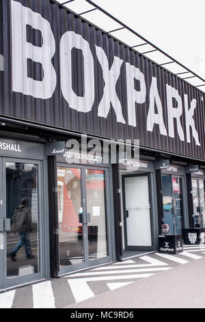 Londres, Angleterre - 30 septembre 2016 : BOXPARK, un pop up shopping lieu avec plusieurs groupes boutiques et bars à Shoreditch, London, UK. Banque D'Images