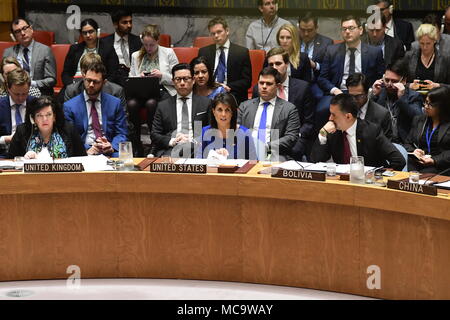 New York City, United States. 14 avr, 2018. Le Conseil de sécurité des Nations Unies s'est réuni en session extraordinaire le samedi matin pour débattre entre nous et des attaques aériennes contre les installations d'armes chimiques du gouvernement syrien. Credit : Andy Katz/Pacific Press/Alamy Live News Banque D'Images