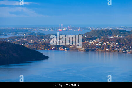 Paysage de la mer du Nord en matinée de printemps, Bergen, Norvège. Vue aérienne Banque D'Images