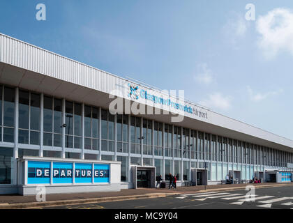 L'extérieur de l'aérogare des passagers de l'aéroport de Prestwick en Ayrshire, Scotland, UK Banque D'Images