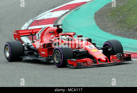 Shanghai, Chine. 14 avr, 2018. Sebastian Vettel de la Ferrari de l'Allemagne durant la compétition de Formule 1 2018 Grand Prix de Chine à Shanghai, la Chine orientale, le 14 avril 2018. Credit : Fan Jun/Xinhua/Alamy Live News Banque D'Images