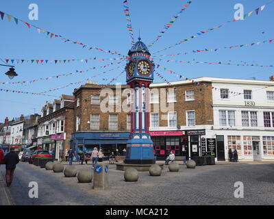 Sheerness, Kent, UK. 14 avril, 2018. Météo France : une journée ensoleillée et chaude dans Sheerness avec ciel bleu. Credit : James Bell/Alamy Live News Banque D'Images