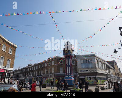 Sheerness, Kent, UK. 14 avril, 2018. Météo France : une journée ensoleillée et chaude dans Sheerness avec ciel bleu. Credit : James Bell/Alamy Live News Banque D'Images