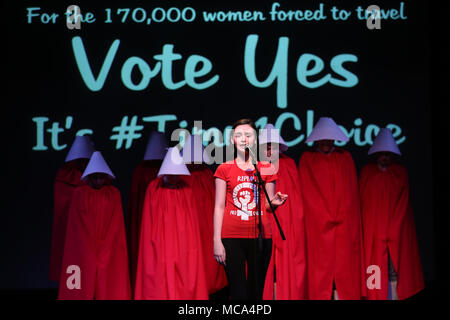 Dublin, Irlande. 14 avril 2018. Natalya artiste spoken word O'Flaherty photographié à la ROSA rallye organisé pour l'égalité, liberté et choix à Liberty Hall aujourd'hui. Crédit photo : Laura Hutton/Alamy Live News. Banque D'Images