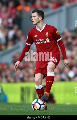 Liverpool, UK, 14 avril 2018.Andrew Robertson de Liverpool en action. Premier match de championnat, Liverpool v Bournemouth AFC au stade d'Anfield à Liverpool le samedi 14 avril 2018. Cette image ne peut être utilisé qu'à des fins rédactionnelles. Usage éditorial uniquement, licence requise pour un usage commercial. Aucune utilisation de pari, de jeux ou d'un seul club/ligue/dvd publications. Photos par Chris Stading/Andrew Orchard la photographie de sport/Alamy live news Crédit : Andrew Orchard la photographie de sport/Alamy Live News Banque D'Images