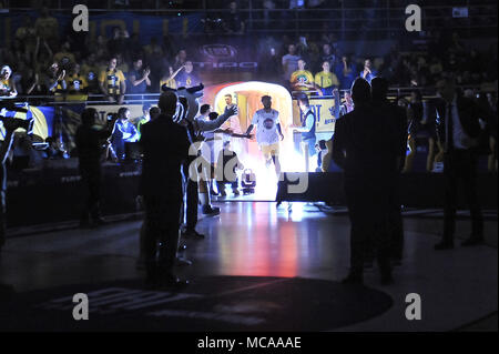 Au cours de la SERIE A PANIER CAMPIONATO 2017/18 match de basket-ball entre FIAT AUXILIUM TORINO VS SEGAFREDO VIRTUS BOLOGNE au PalaRuffini le 14 avril 2018 à Turin, Italie. Crédit : FABIO ANNEMASSE/Alamy Live News Banque D'Images