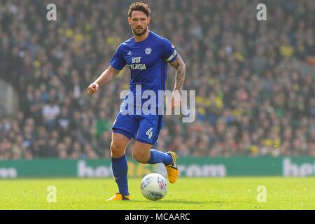 Norwich, Royaume-Uni. 14 avr, 2018. Cardiff City Le capitaine Sean Morrison en action. Match de championnat Skybet EFL, Norwich City v Cardiff City à Carrow Road à Norwich le samedi 14 avril 2018. Cette image ne peut être utilisé qu'à des fins rédactionnelles. Usage éditorial uniquement, licence requise pour un usage commercial. Aucune utilisation de pari, de jeux ou d'un seul club/ligue/dvd publications. pic par Carl Robertson/Andrew Orchard la photographie de sport/Alamy live news Crédit : Andrew Orchard la photographie de sport/Alamy Live News Banque D'Images