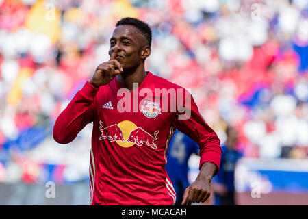 Harrison, NJ, USA. 14 avril, 2018. Michael Amir Murillo (62) célèbre après avoir marqué contre l'Impact de Montréal pour son premier but de la saison, et la troisième de la journée pour les Red Bulls. Banque D'Images