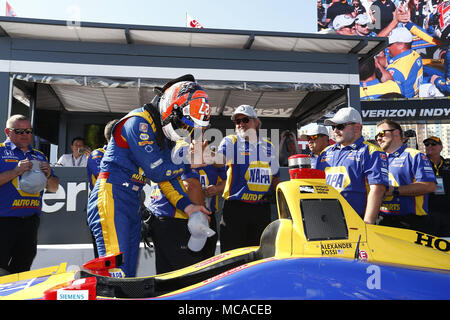 Long Beach, Californie, USA. 14 avr, 2018. 14 avril 2018 - Long Beach, Californie, USA : Alexander Rossi (27) remporte le prix du pôle pour la Toyota Grand Prix de Long Beach à rues de Long Beach de Long Beach, en Californie. Crédit : Justin R. Noe Asp Inc/ASP/ZUMA/Alamy Fil Live News Banque D'Images