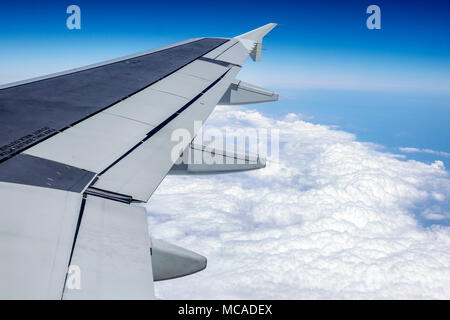 Miami Florida,aéroport international MIA,Airbus A319 avion à voilure aérienne nuages American Airlines vol,FL180302042 Banque D'Images