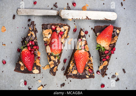 Brownie au chocolat sucré tranches, vue d'en haut. Banque D'Images