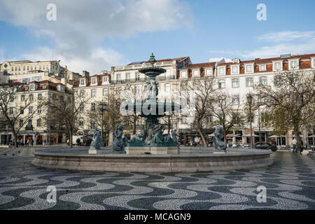 La fontaine au centre de la place Rossio à Lisbonne, Portugal Banque D'Images